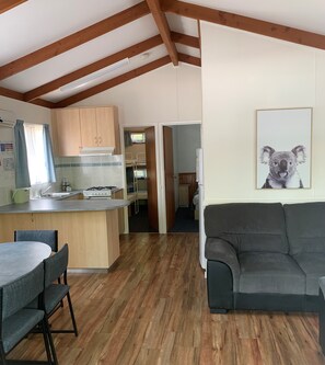 Living area - Bright Accommodation Park (Bright)