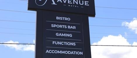 A sign for Park Avenue Hotel Motel listing amenities such as a bistro, sports bar, gaming, functions, accommodation, and a Star Liquor Warehouse.