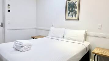 Classic Double Room, 1 Double Bed | Desk, iron/ironing board, free WiFi, bed sheets