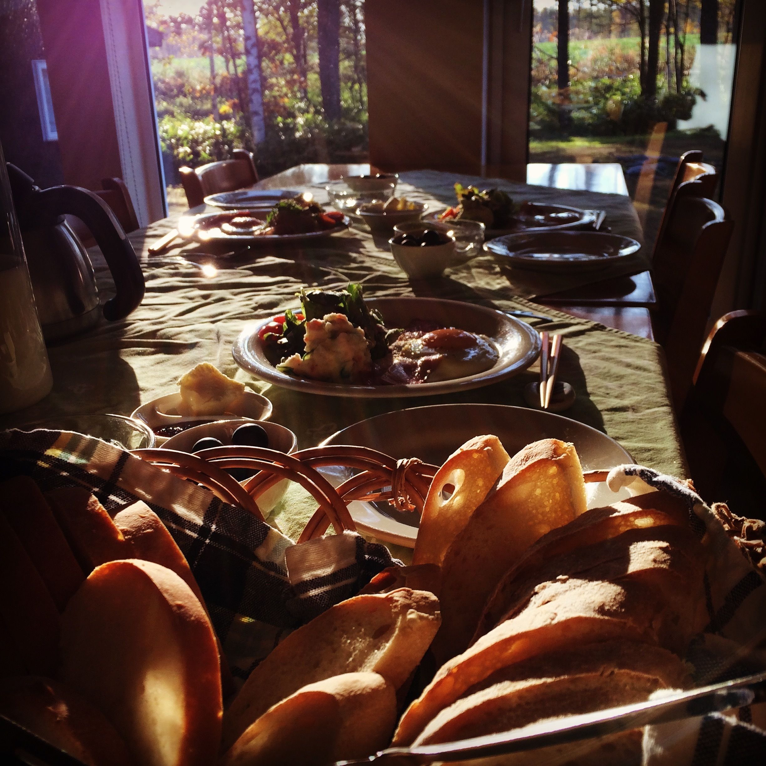 Daily full breakfast (JPY 800 per person)