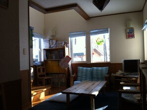 Lobby - Obihiro Yachiyo Youth Hostel (Obihiro)