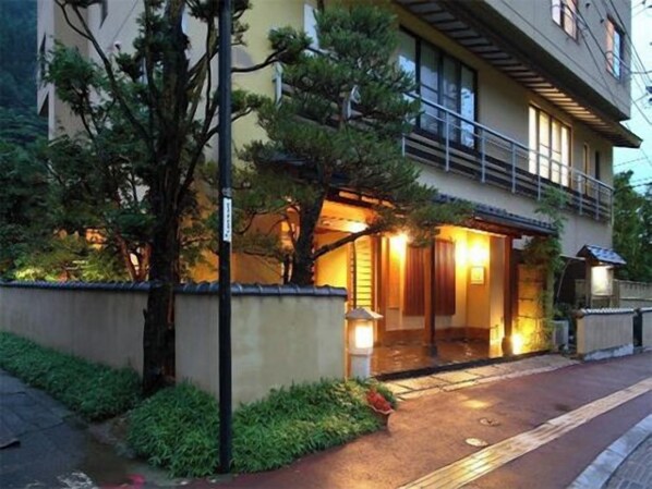 Exterior detail - Bozantei Kotobuki (Ueda)