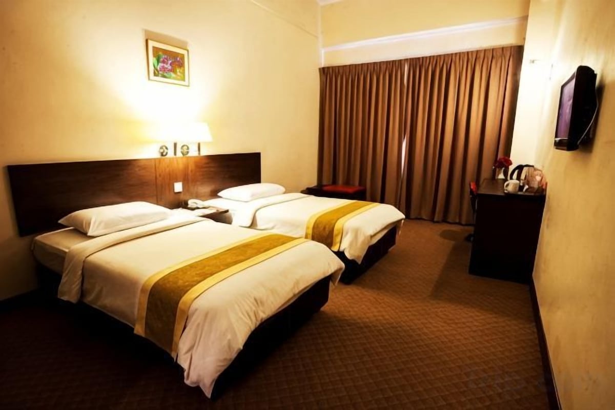Minibar, desk, iron/ironing board, free WiFi