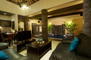 40-inch flat-screen TV with cable channels, TV, DVD player - My Villas in Bali (Seminyak)