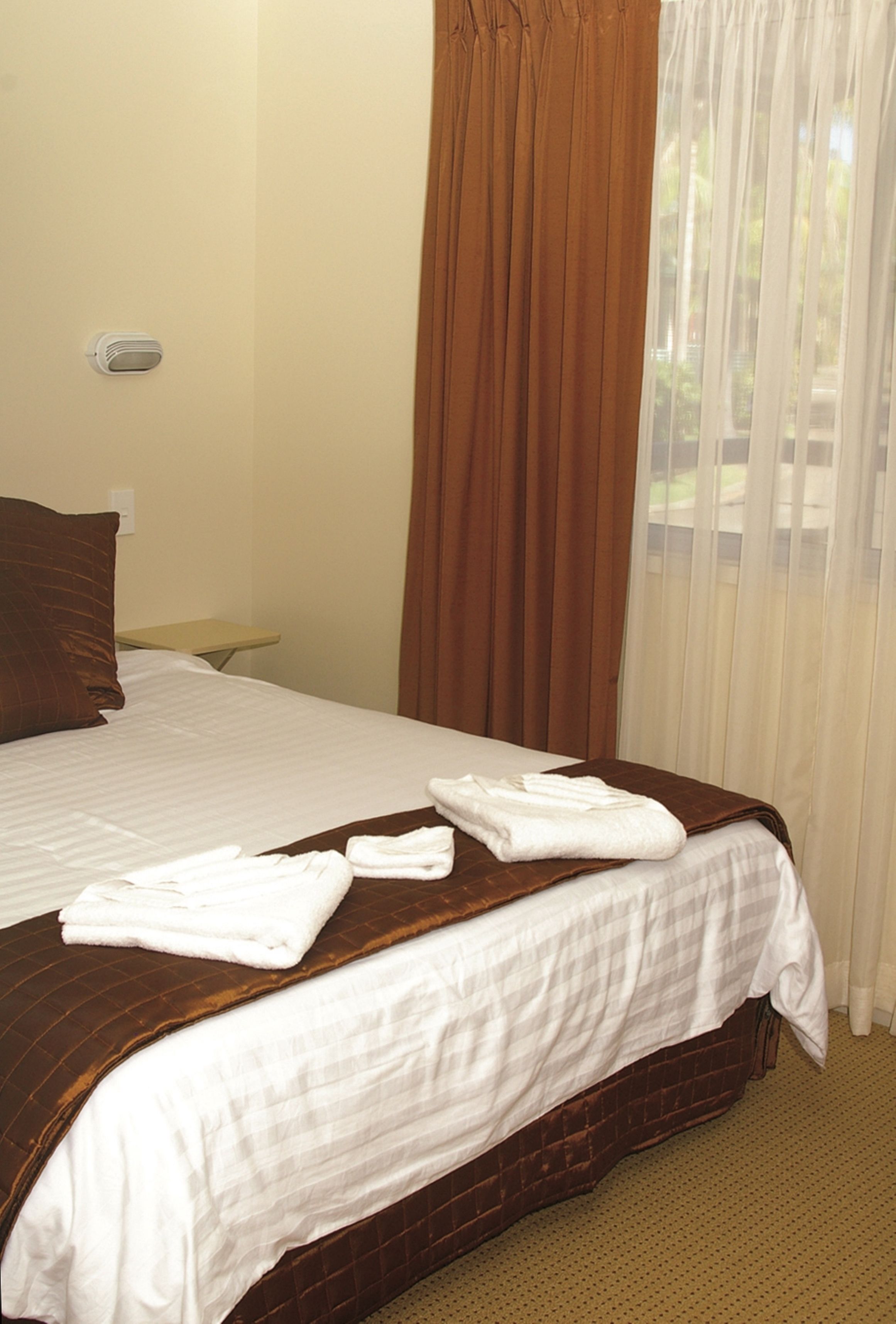 Desk, laptop workspace, cots/infant beds, free WiFi