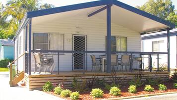 2 bedrooms, desk, laptop workspace, cots/infant beds