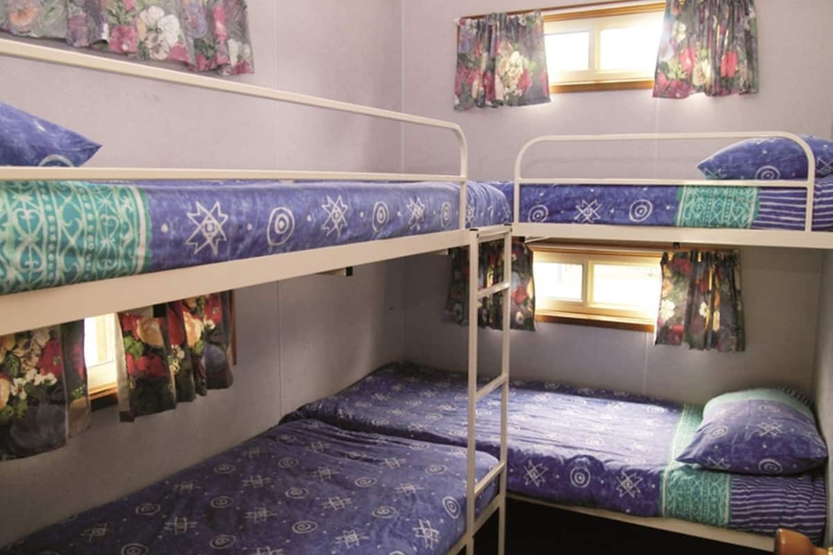 Cabana básico, 2 quartos | Escrivaninha, espaço de trabalho para notebook, berços (sobretaxa)