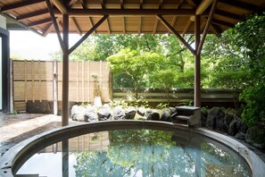Bañera de hidromasaje exterior