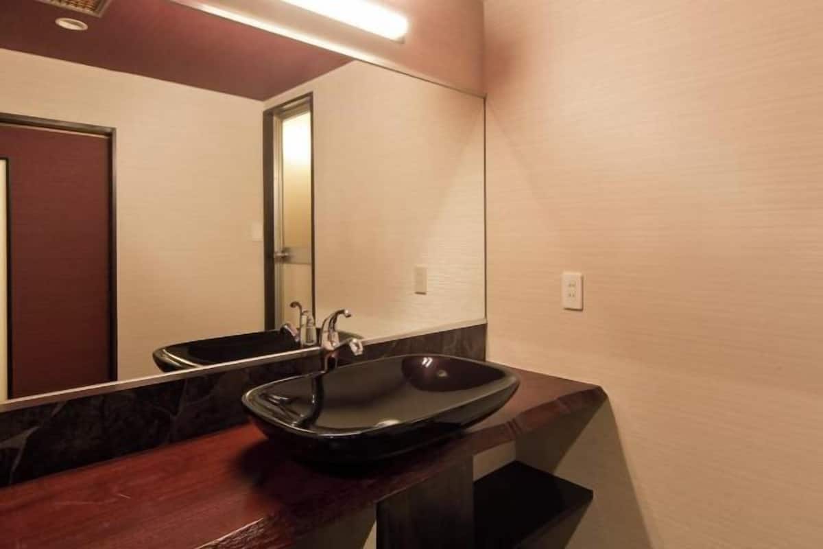 Free toiletries, slippers, electronic bidet, towels