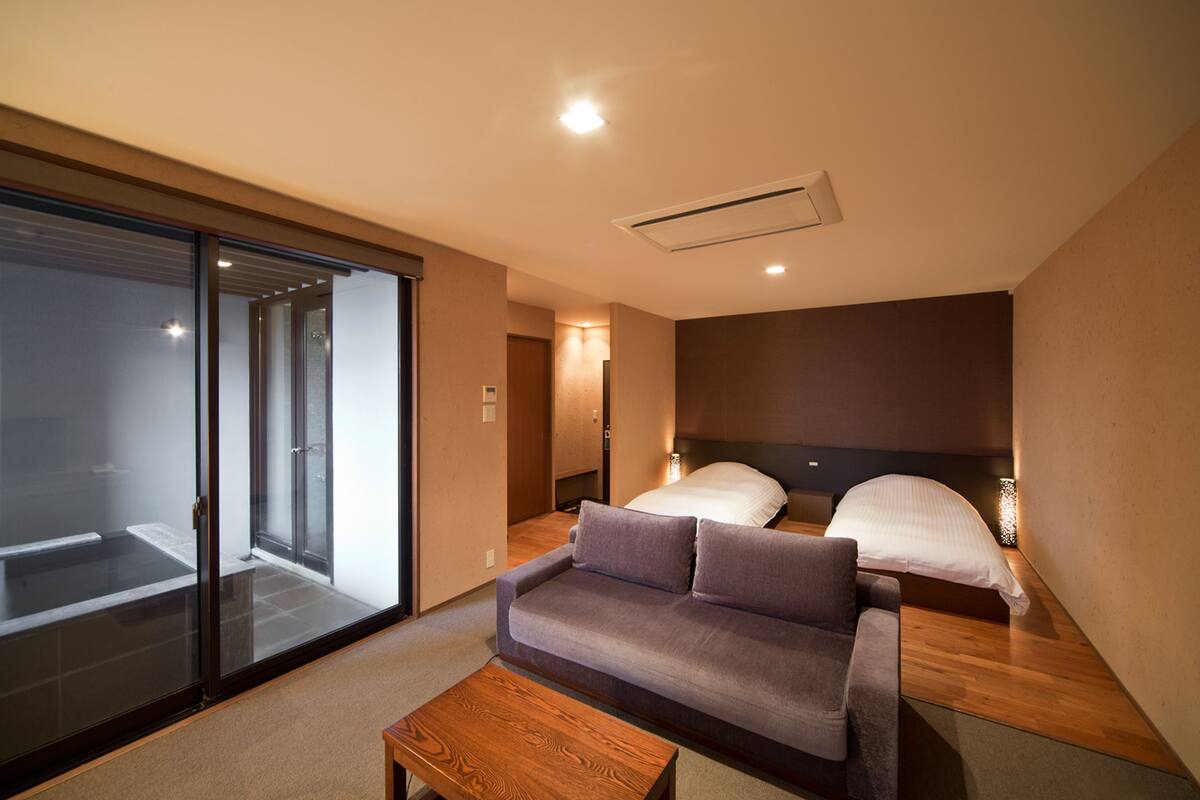 Habitación con 2 camas individuales (w/Private Open-airBath only13yrsAbove) | Caja de seguridad en la habitación, insonorización y wifi gratis