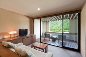 ห้องดีลักซ์ทวิน, ปลอดบุหรี่ (w/Private Open-airBath Only13yrsAbove) | ตู้นิรภัยในห้องพัก, ห้องเก็บเสียง, Wi-Fi ฟรี, ผ้าปูที่นอน