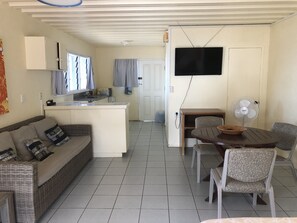 42-inch LED TV with digital channels, TV - Kiikii Inn & Suites (Rarotonga)