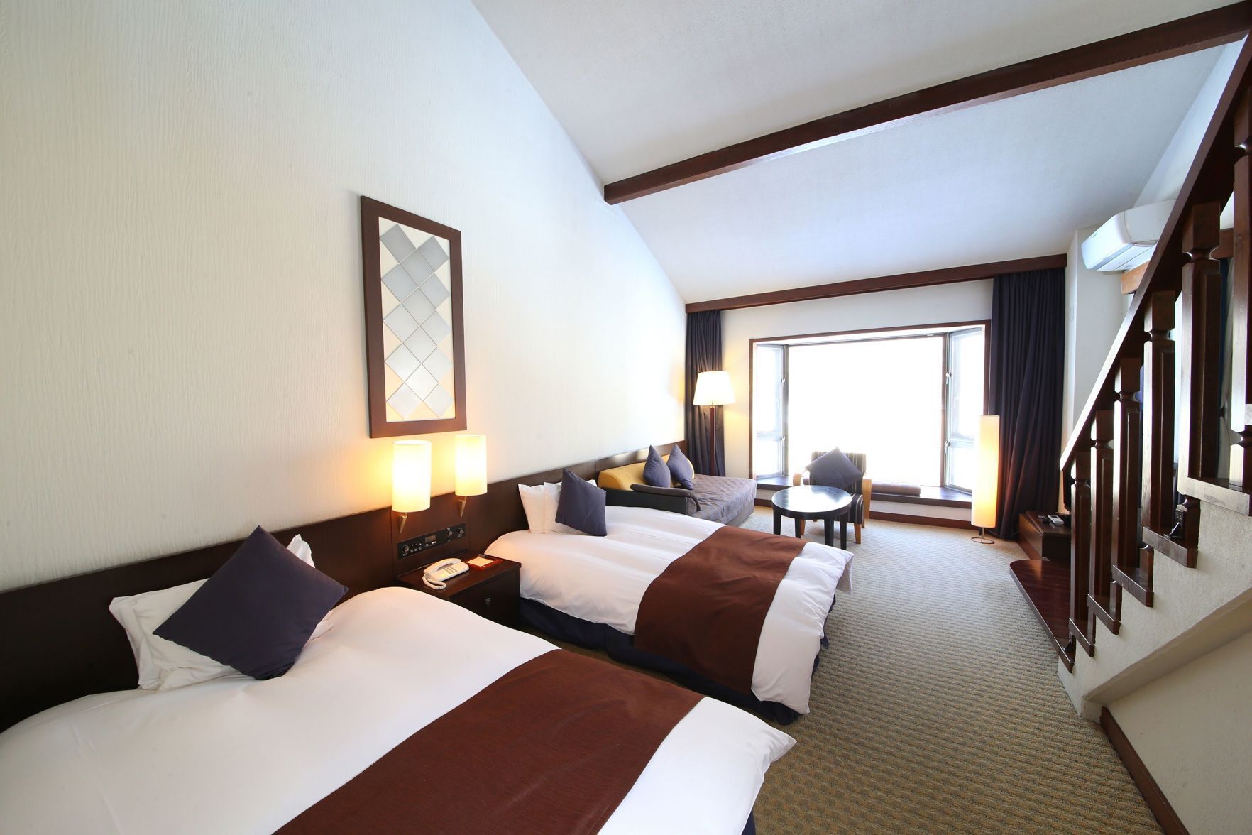 Zimmersafe, Schreibtisch, Babybetten, Zustellbetten