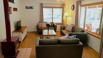 Kookaburra Cottage | Living area | 55-inch Smart TV with digital channels, fireplace, DVD player