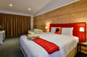 Soundproofing, iron/ironing board, free WiFi, bed sheets - Crossroads Ecomotel (Port Augusta West)