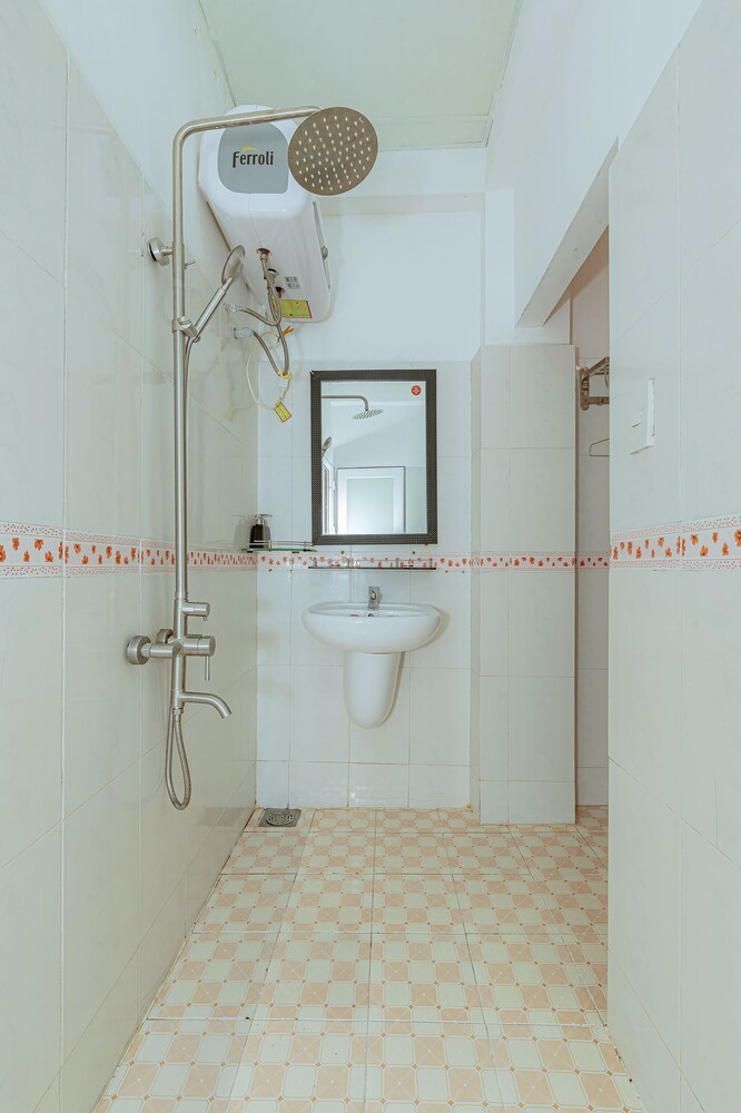 Ken's Backpackers Hotel by null