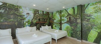 Ken's Backpackers Hotel