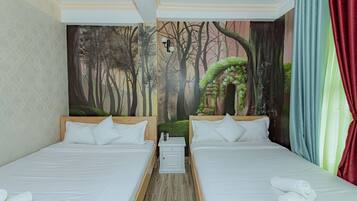 Chambre Triple Familiale, plusieurs lits | Bureau, Wi-Fi gratuit, draps fournis