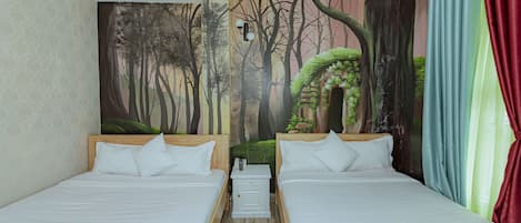 Trippelrum för familj - flera sängar | Skrivbord, gratis wi-fi och sängkläder