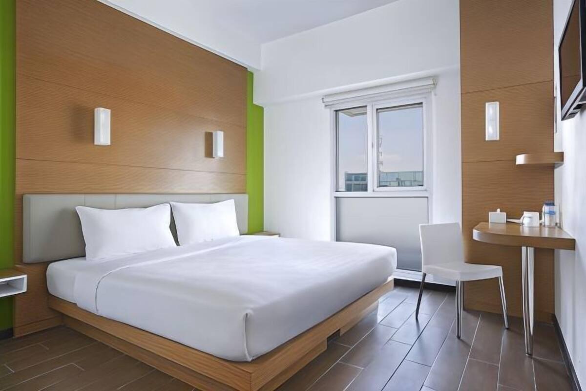 Ropa de cama de alta calidad, caja fuerte, escritorio y wifi gratis