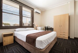 Economy Double Room (Shared Facilities) | Free WiFi, bed sheets - Toongabbie Hotel (Toongabbie)