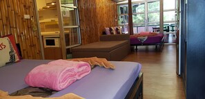 In-room safe, laptop workspace, free cribs/infant beds, free WiFi - Zone6 Coworking Beach Apartment (Koh Samui)