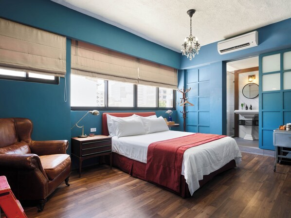 Down duvets, blackout curtains, free WiFi, bed sheets - WeLove Apartment (Tainan)