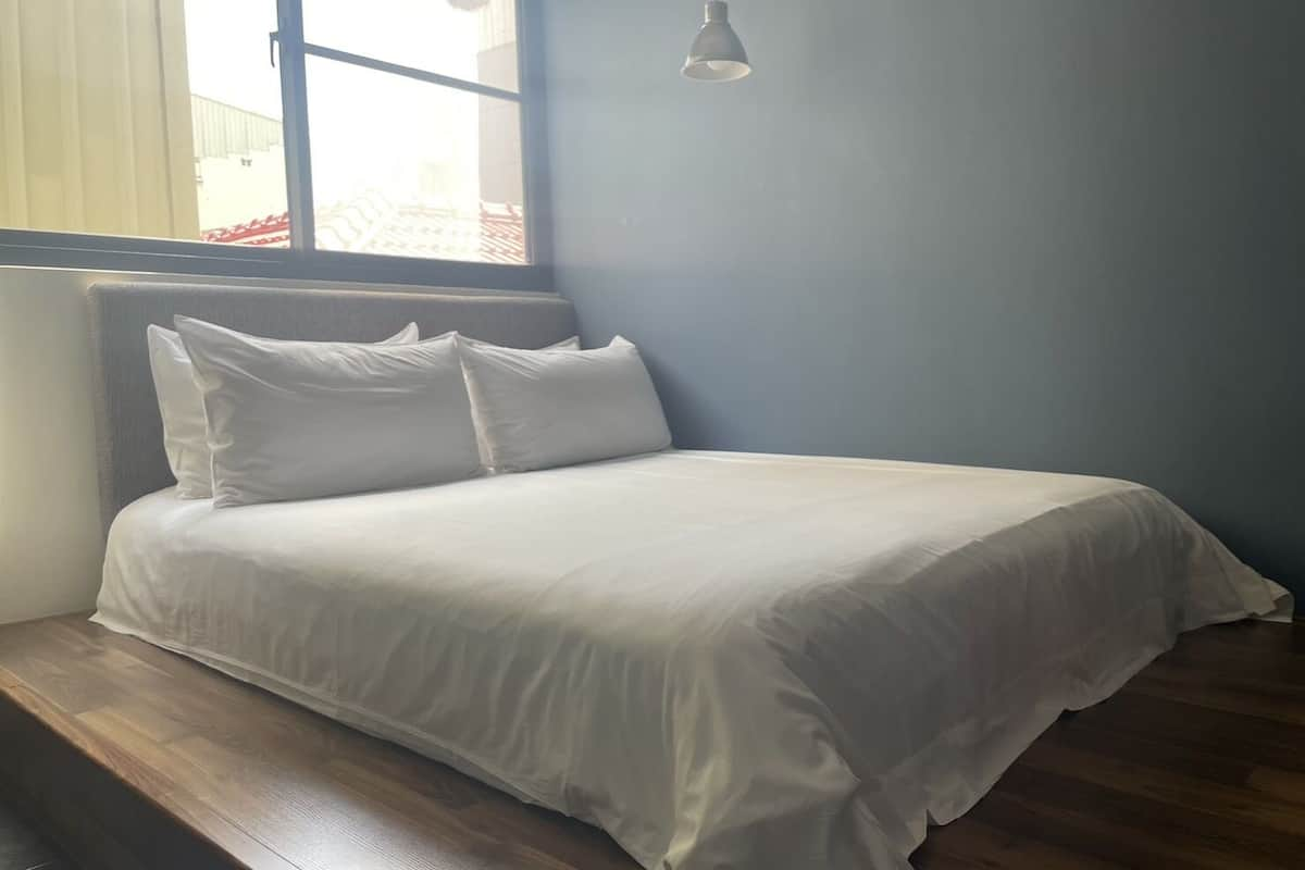 Classic Single Room | Down comforters, blackout drapes, free WiFi, bed sheets