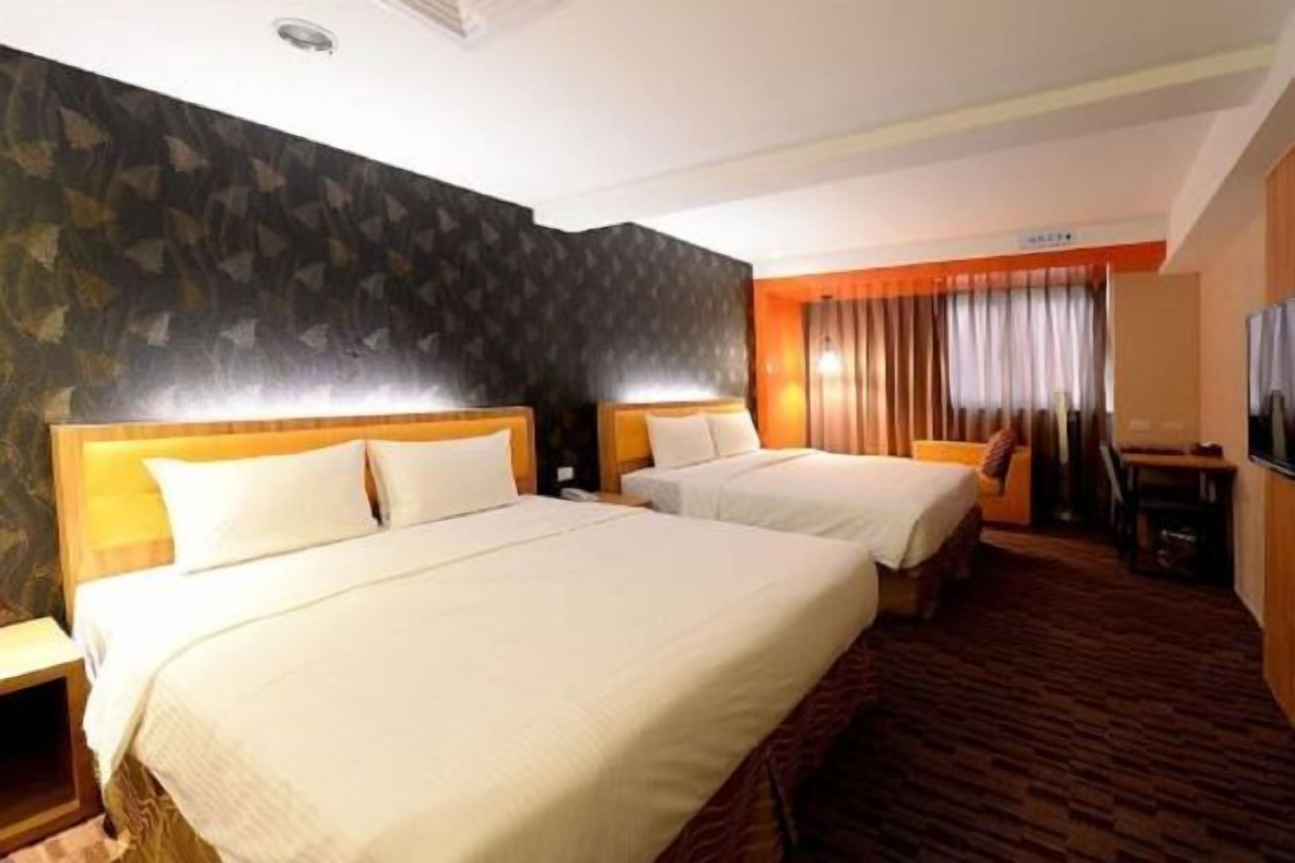 Premium bedding, in-room safe, desk, soundproofing