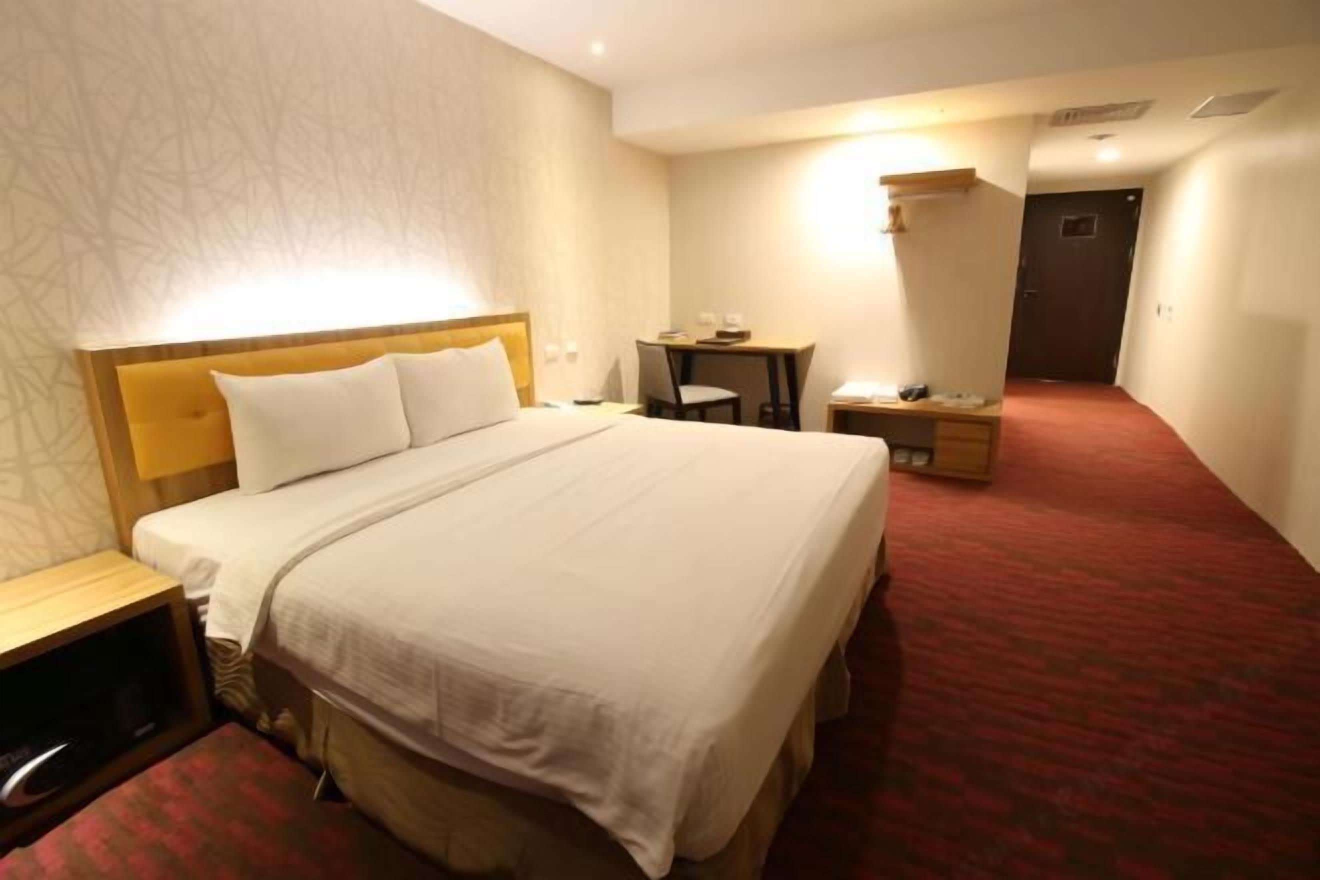 Premium bedding, in-room safe, desk, soundproofing