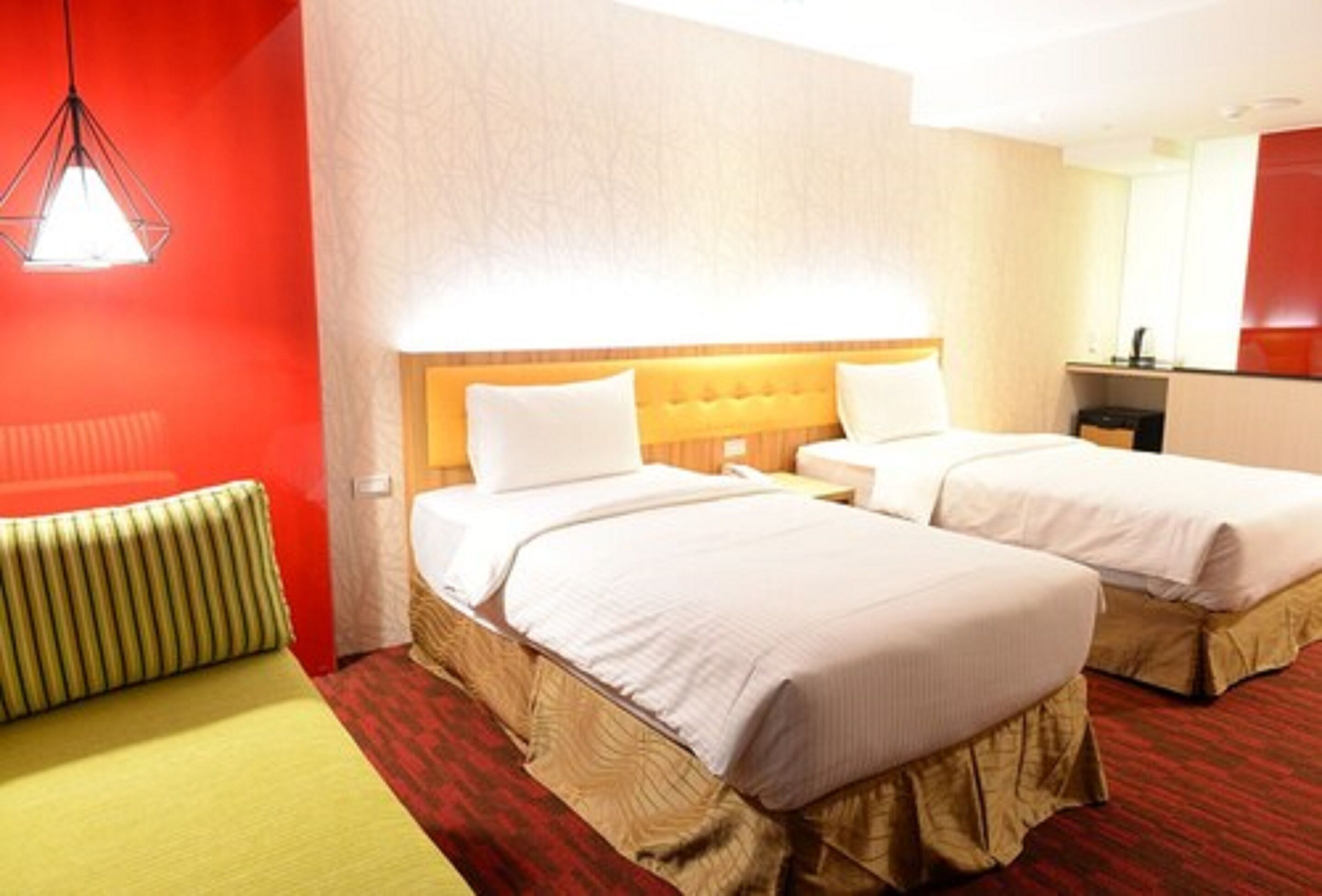 business twin room | living area | 97-cm lcd tv with cable channels, tv