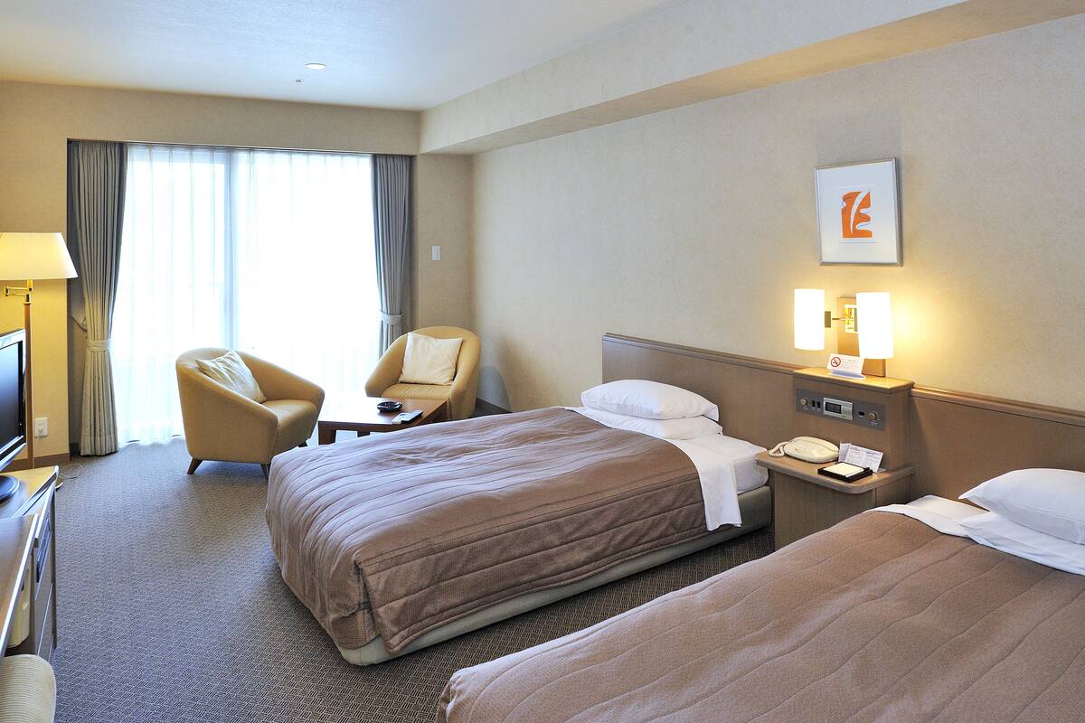 twin beds | in-room safe, free wifi