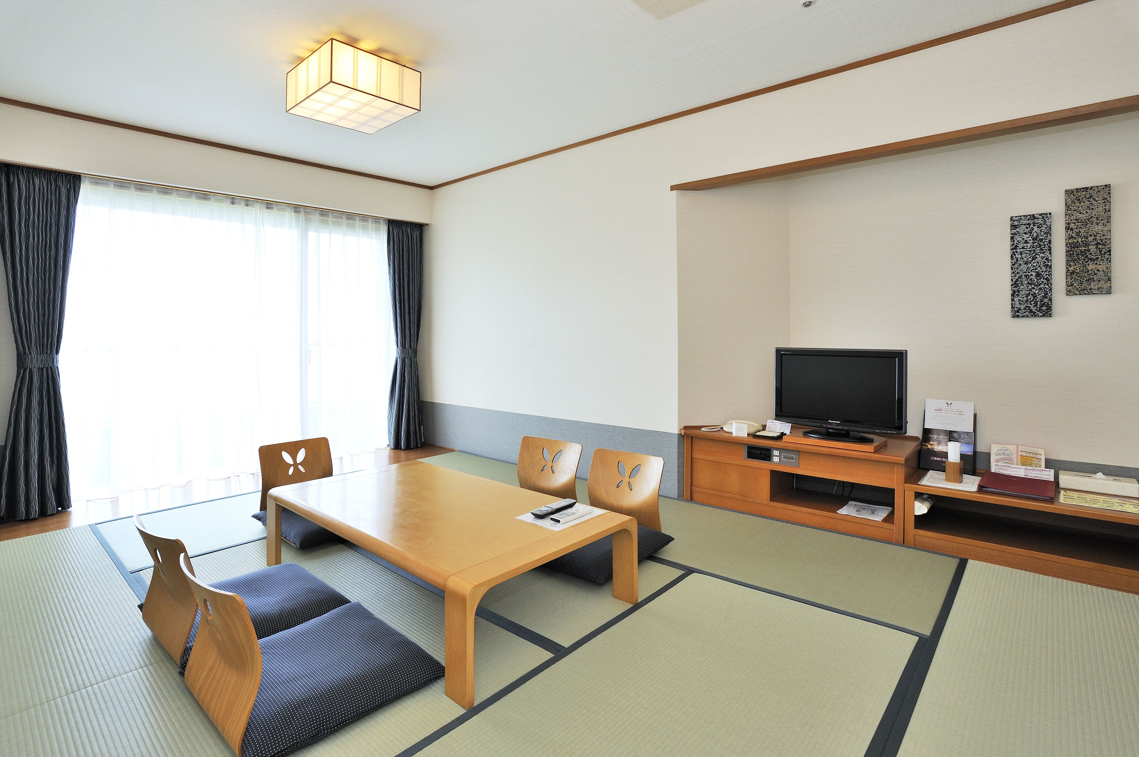 in-room safe, free wifi