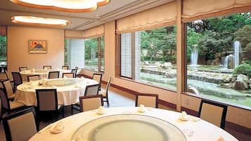 2 restaurants, Chinese cuisine