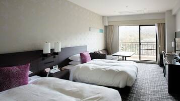 雙床房 | 客房內保險箱、書桌、熨斗/熨衣板、免費無線上網