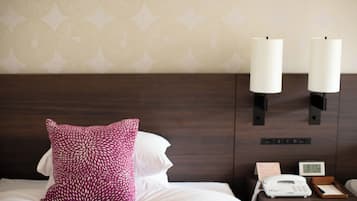 セーフティボックス (室内)、デスク、アイロン / アイロン台、WiFi (無料)