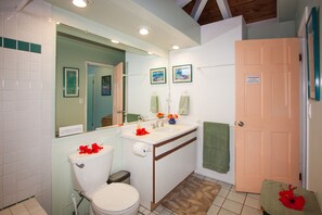 Bathroom - Banyan Tree Sanctuary (Kailua-Kona)