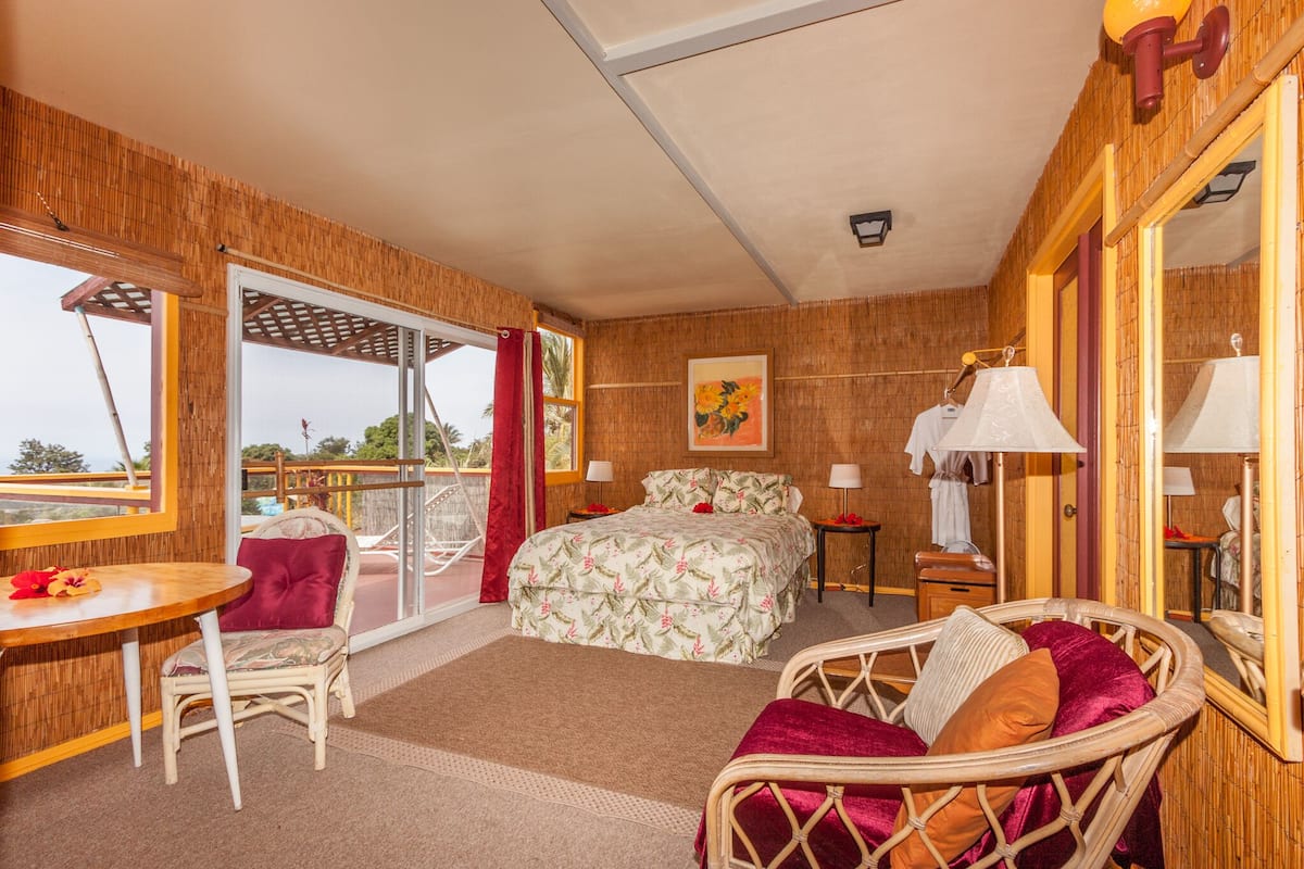 Sunset Suite, 1 Queen Bed, Private Bathroom & Kitchen, Sundeck | 1 bedroom, Egyptian cotton sheets, premium bedding
