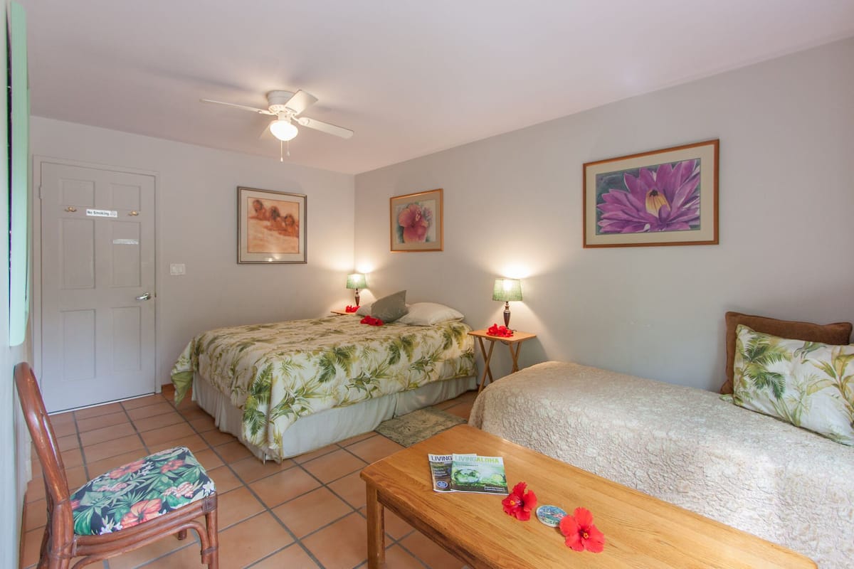 Kahuna Banyan View, 1 Queen Bed and 1 Twin Bed, Private Bathroom | 1 bedroom, Egyptian cotton sheets, premium bedding