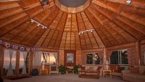 Ballroom - Banyan Tree Sanctuary (Kailua-Kona)