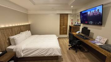 Deluxe Double Room | Frette Italian sheets, hypo-allergenic bedding, down duvets