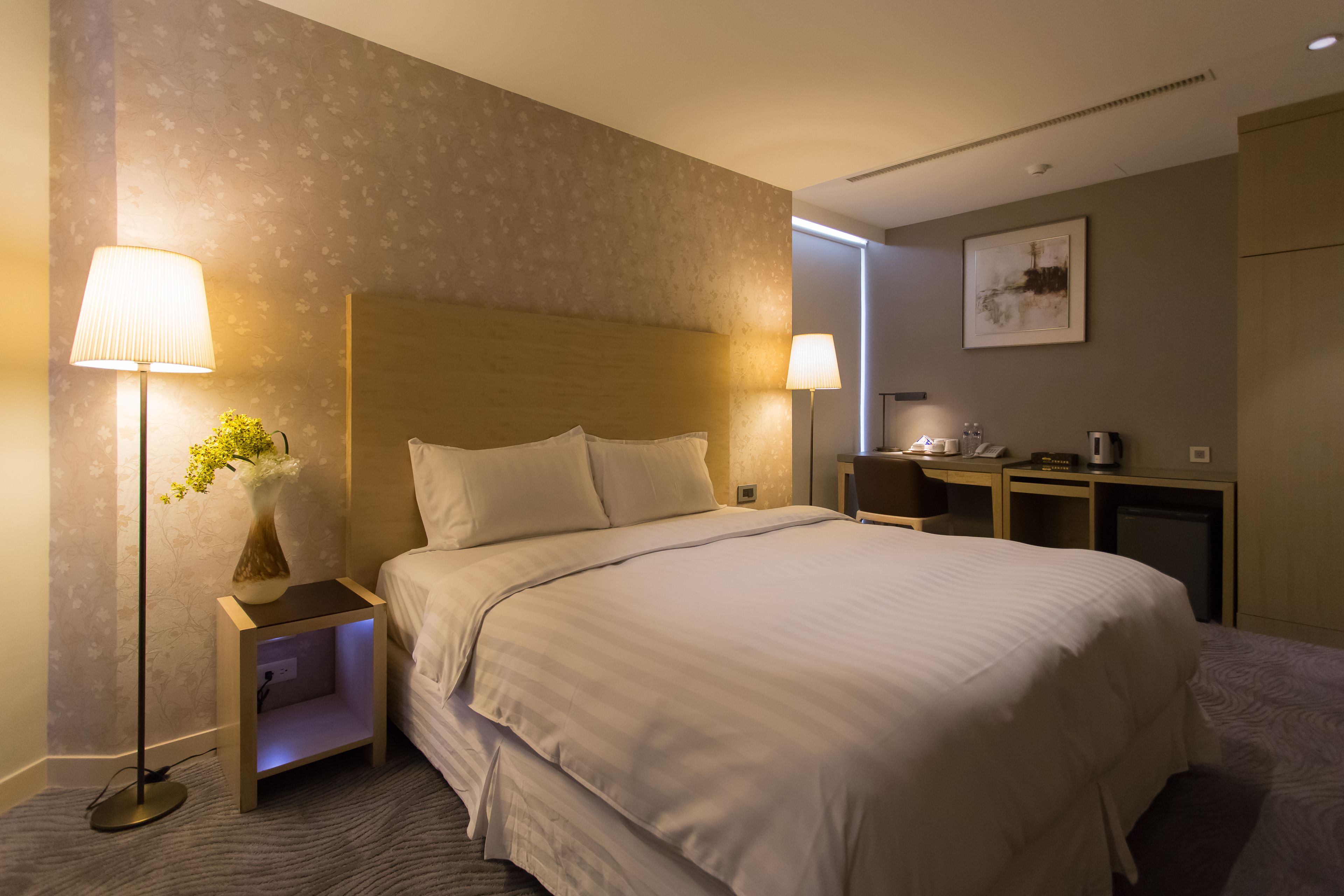 standard double room | in-room safe, desk, soundproofing, free wifi