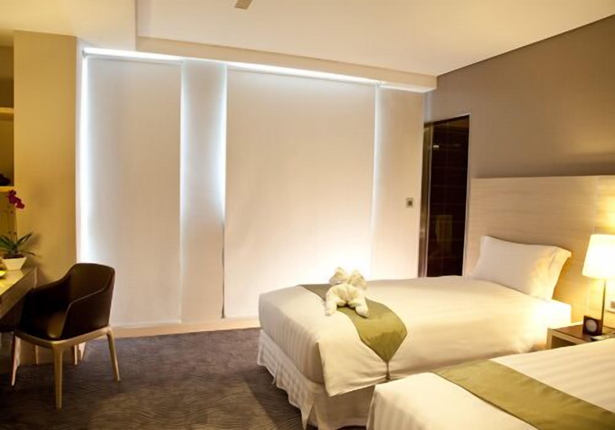 in-room safe, desk, soundproofing, free wifi