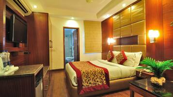 Executive Room, 1 Double Bed | 1 bedroom, in-room safe, free WiFi