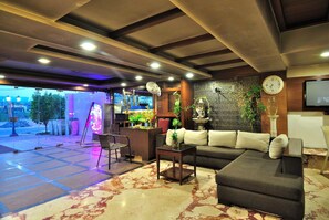 Lobby sitting area - Hotel Krishna Residency at Dwarka (New Delhi)