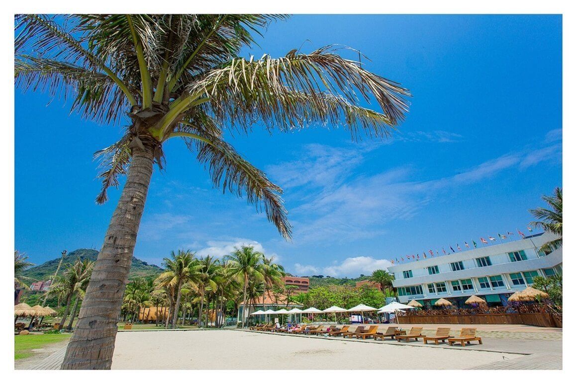 private beach, white sand, sun-loungers, beach umbrellas