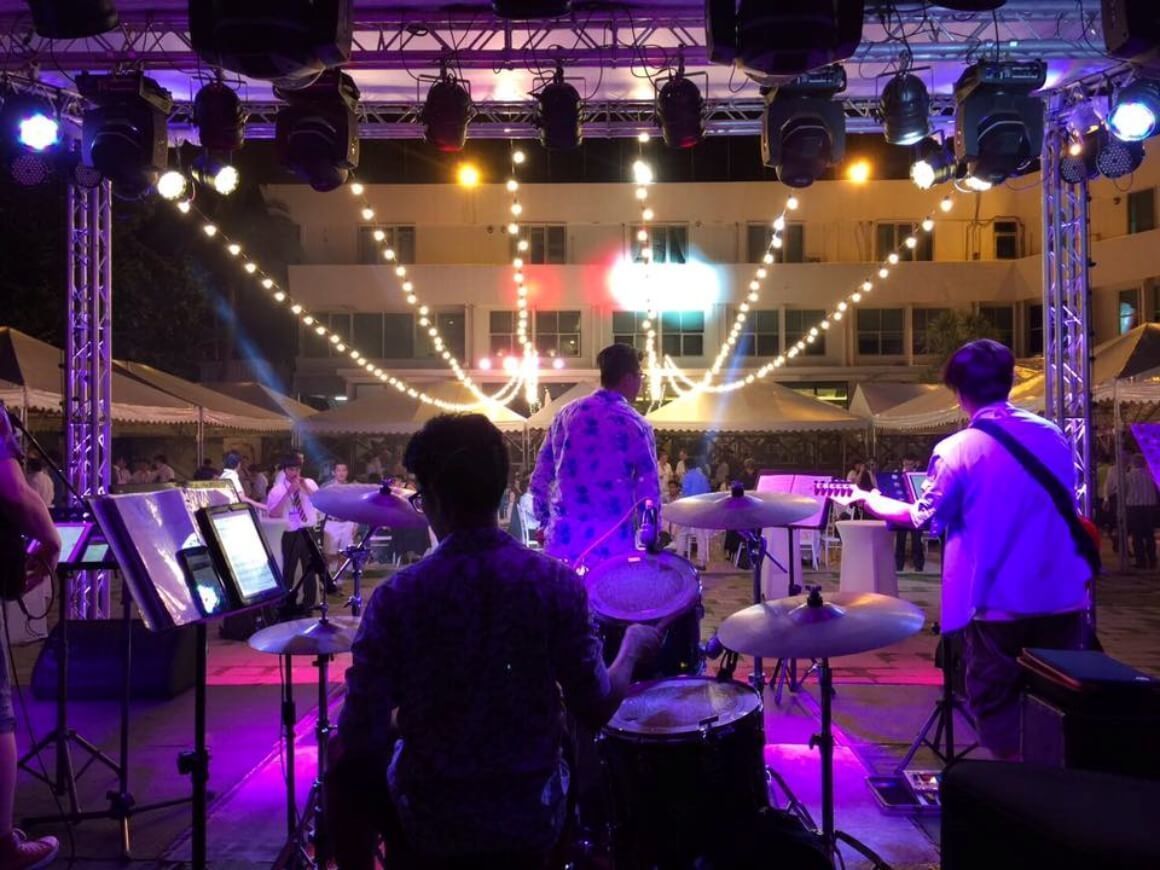 outdoor banquet area