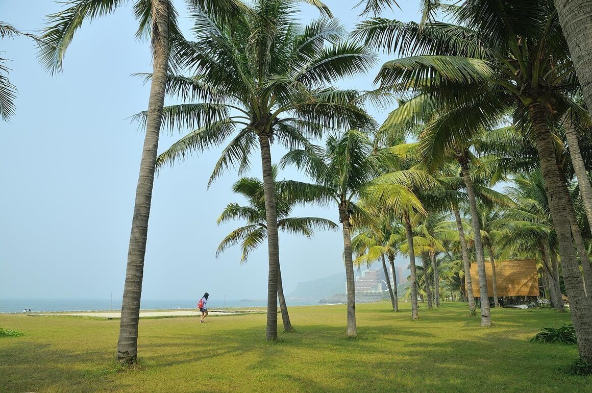 private beach, white sand, sun-loungers, beach umbrellas