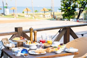 Daily buffet breakfast (TWD 380 per person) - Sizihwan Sunset Beach Resort (Kaohsiung)