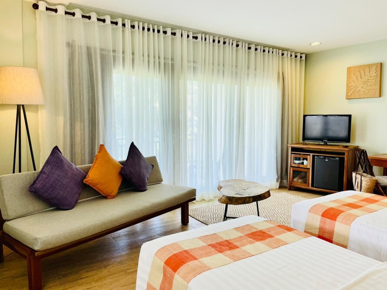 deluxe twin room, ocean view | 1 bedroom, minibar, in-room safe, desk